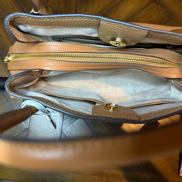 🔥 Fire Sale 🔥
RADLEY LONDON Medium Zip-Top Shoulder Bag w/Tag, Duster & Wallet - Picture 12 of 16